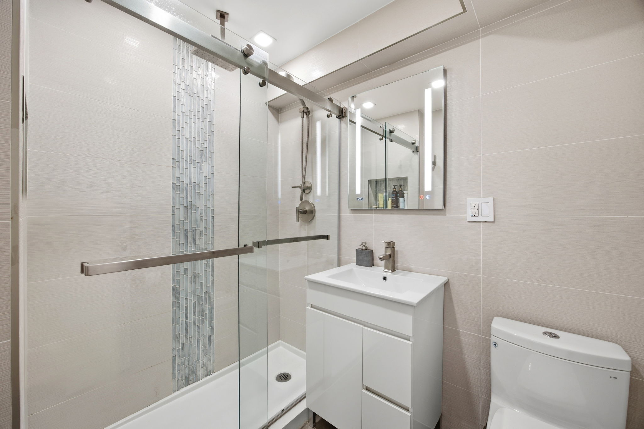 211 E 53rd Street 4K