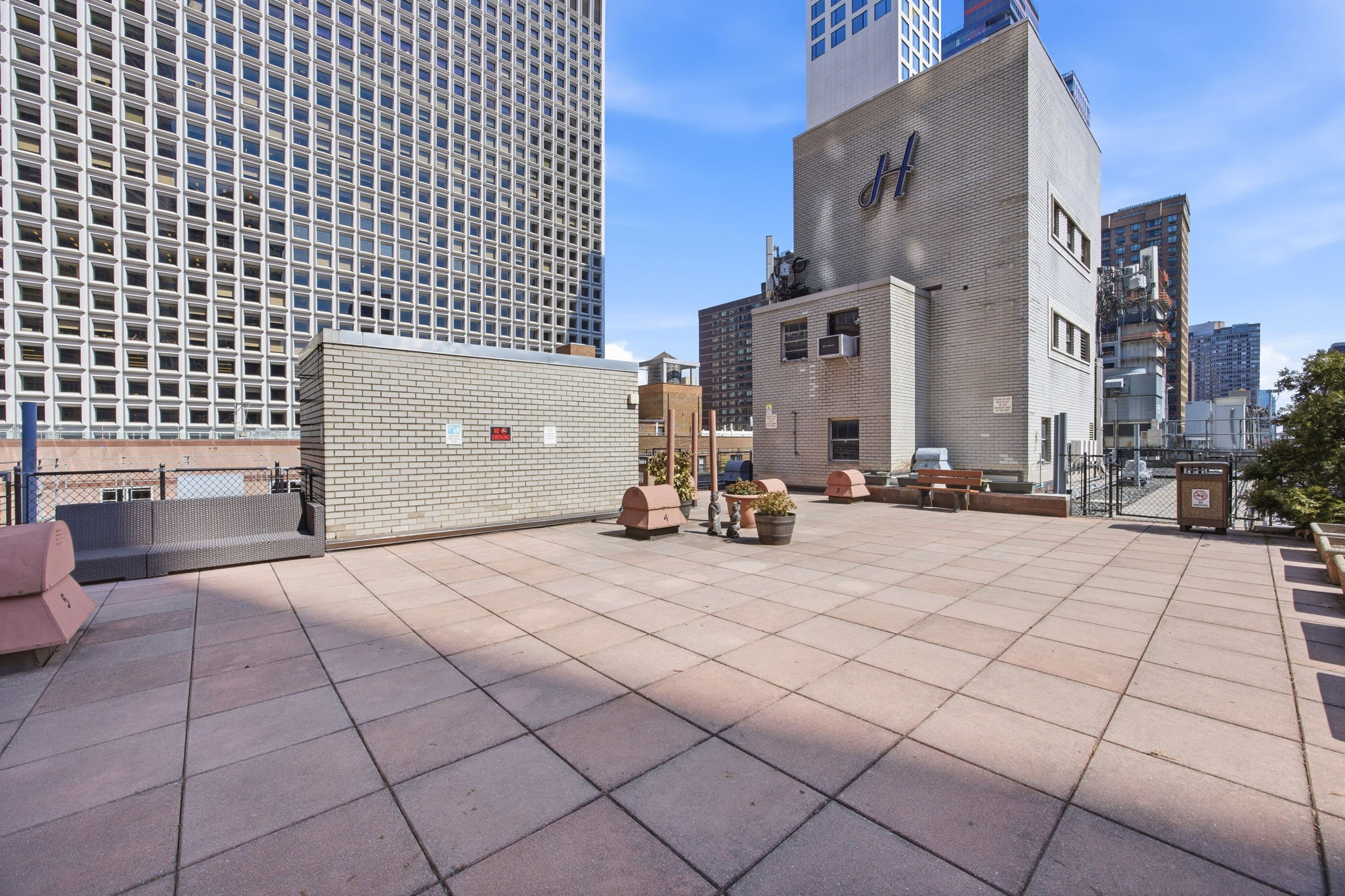 211 E 53rd Street 4K
