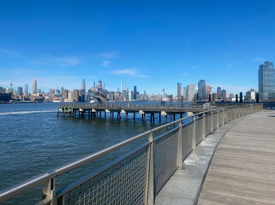 184 Kent Avenue B506