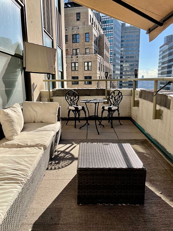 99 John Street 2304