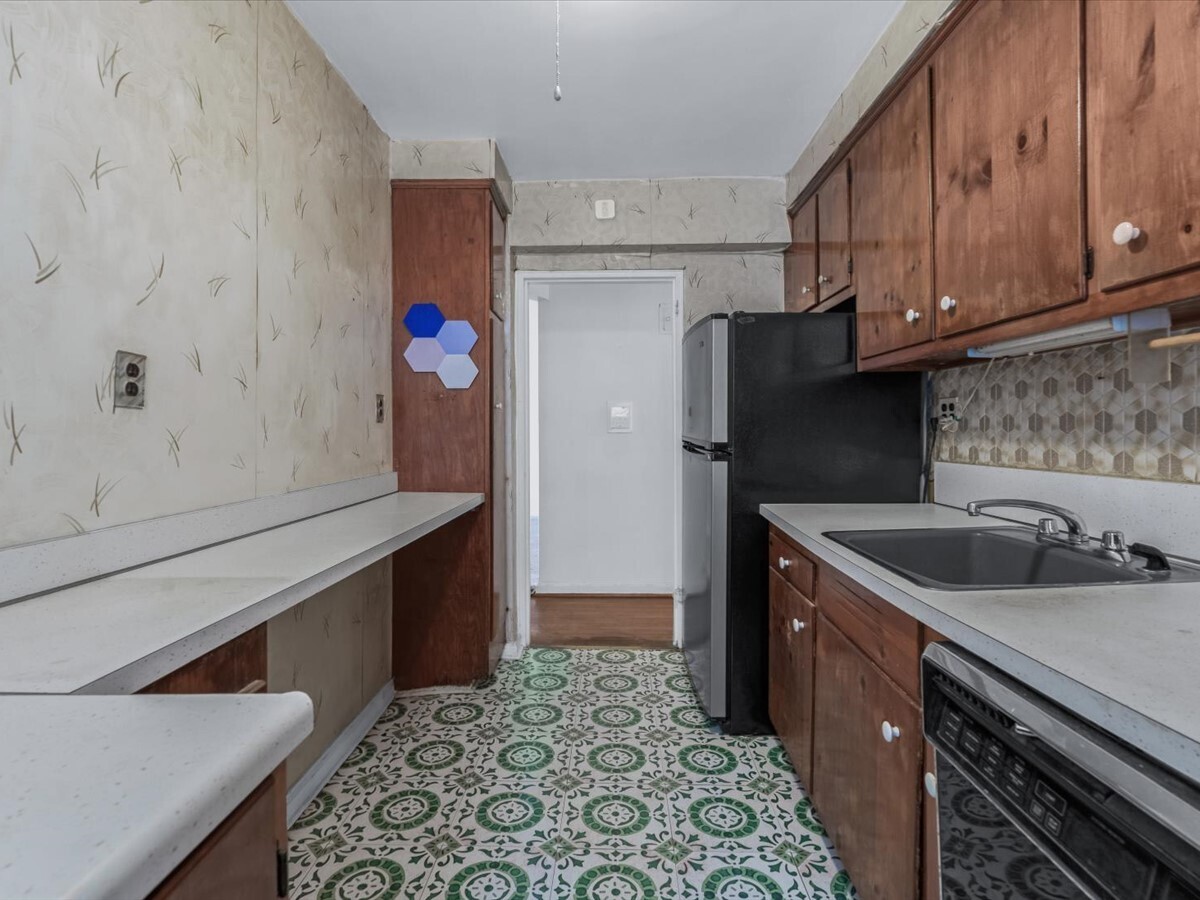 26-25 Union Street 6A