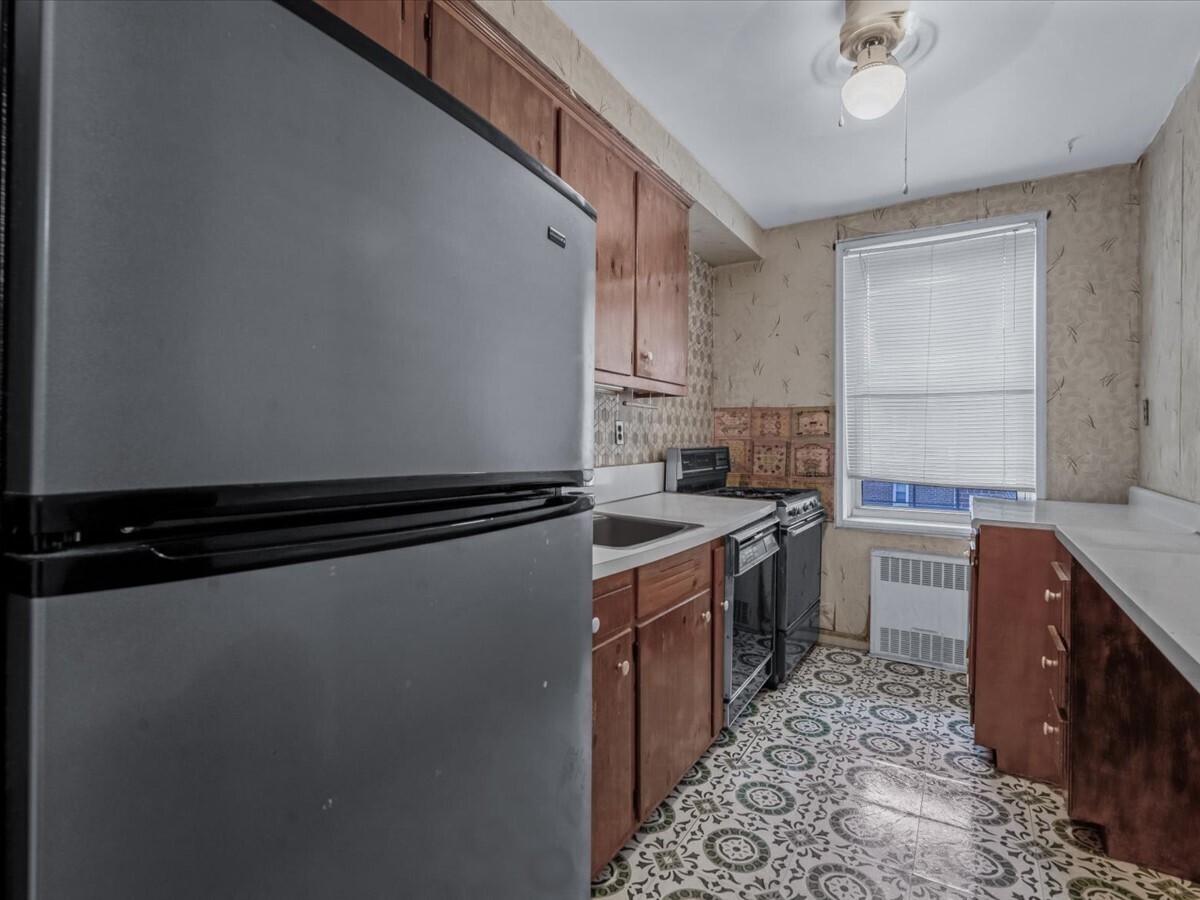 26-25 Union Street 6A