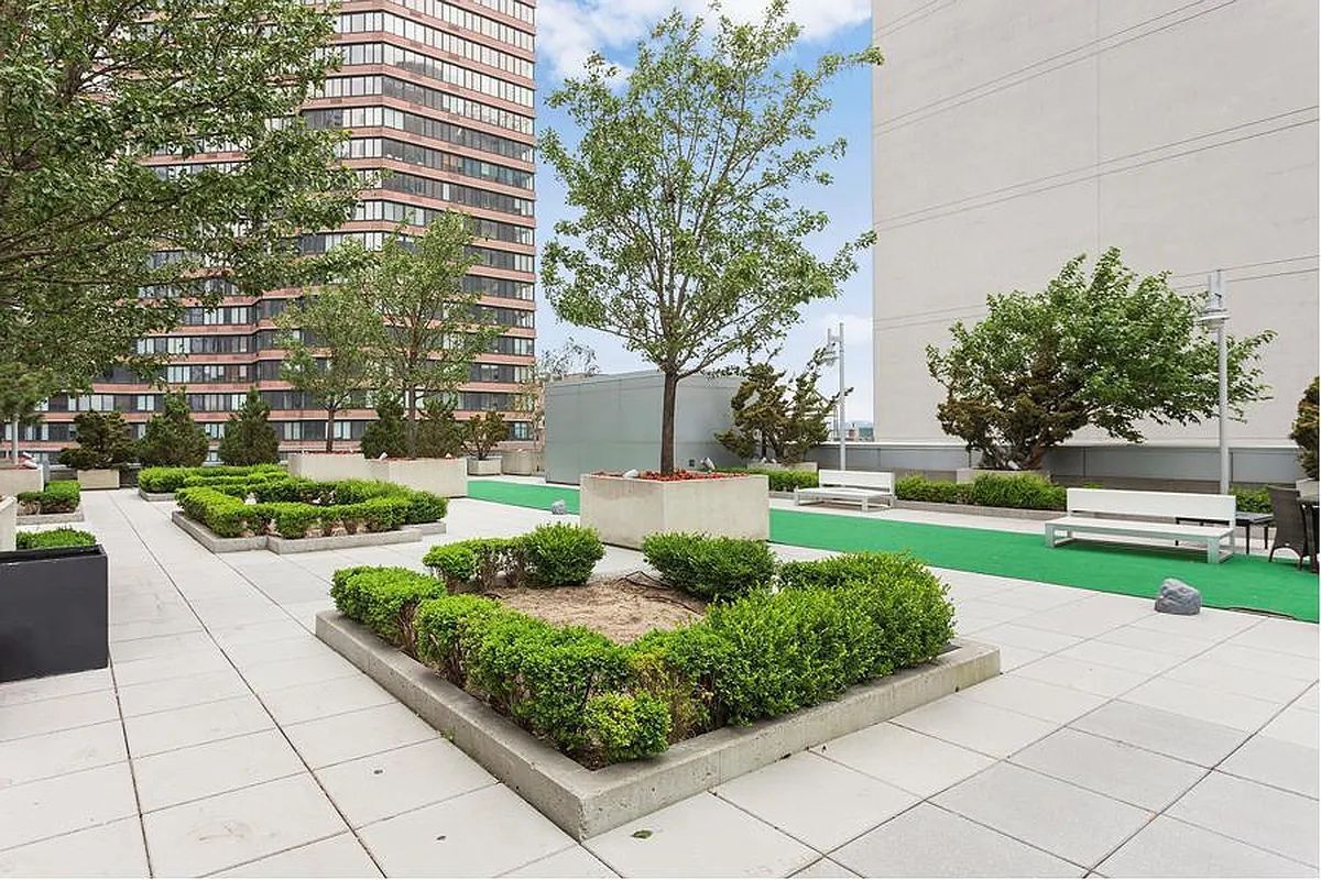 635 W 42nd Street 24B