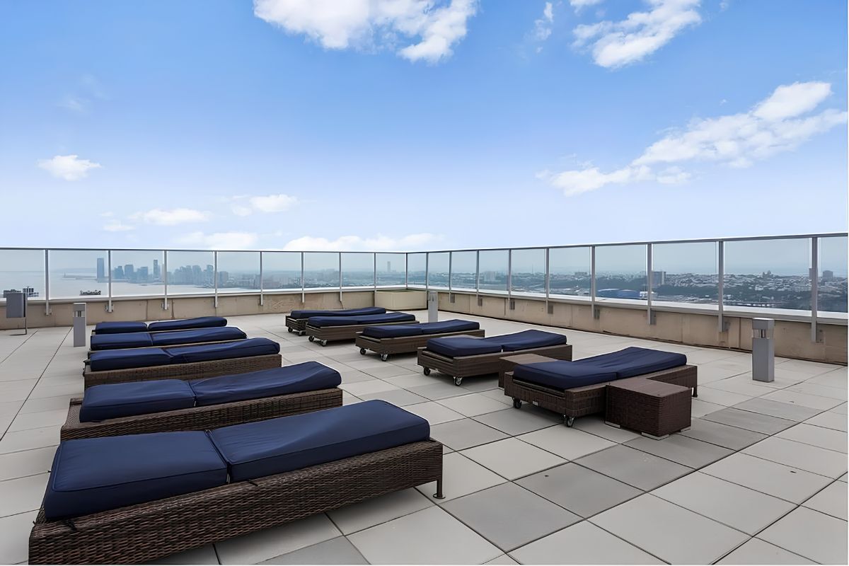 635 W 42nd Street 24B