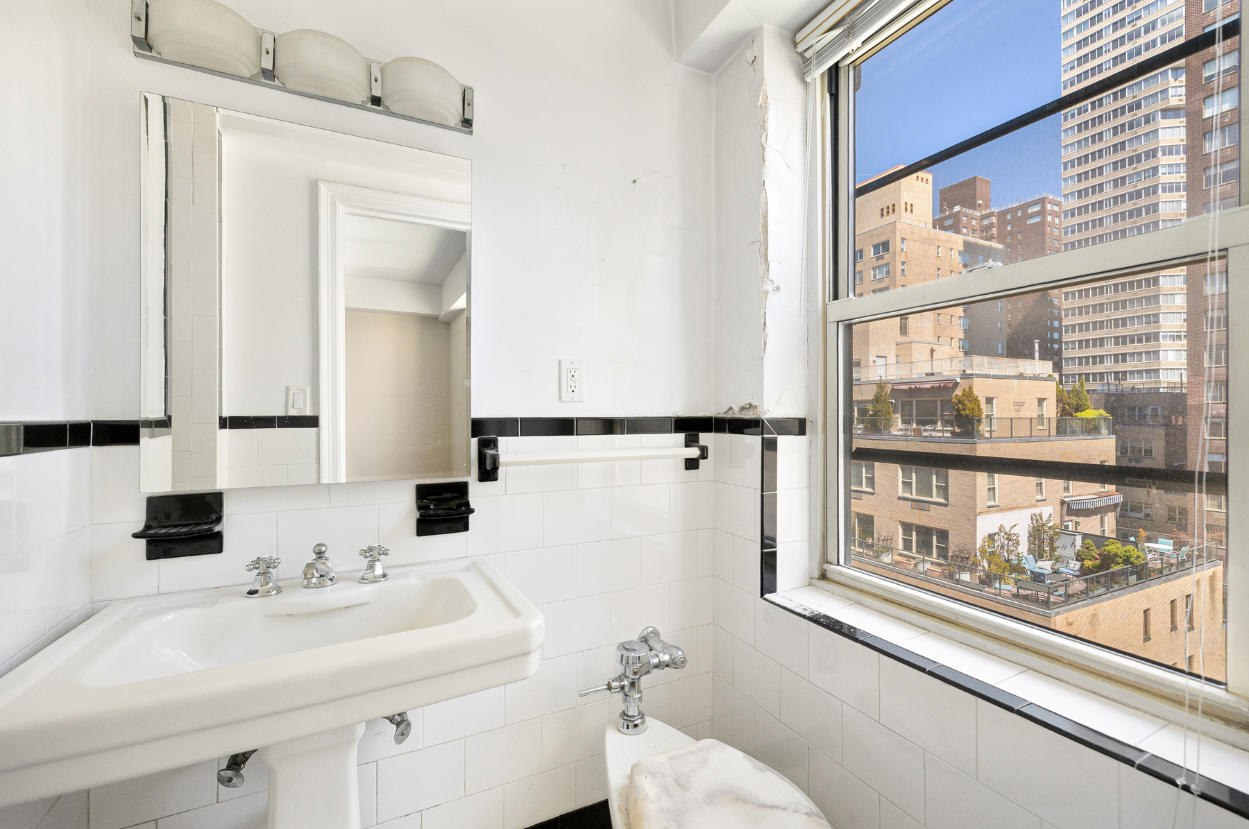 424 E 52nd Street 12A