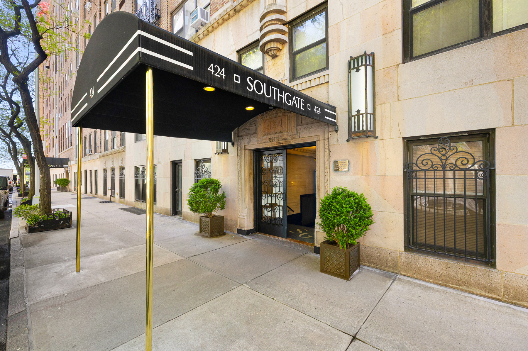 424 E 52nd Street 12A