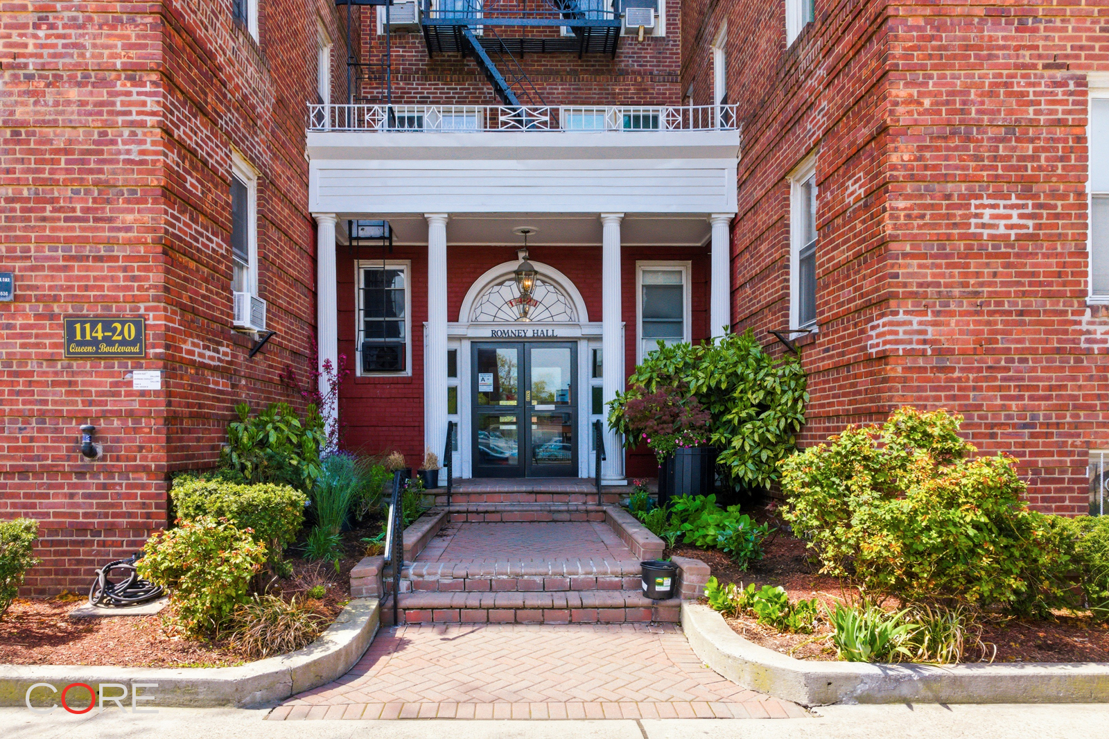 114-20 Boulevard F2