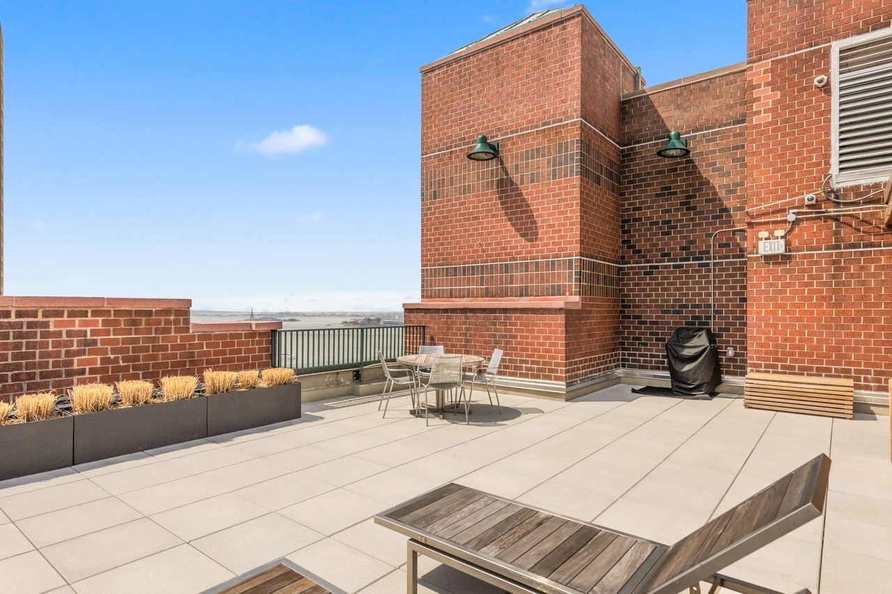 225 Rector Place 22J