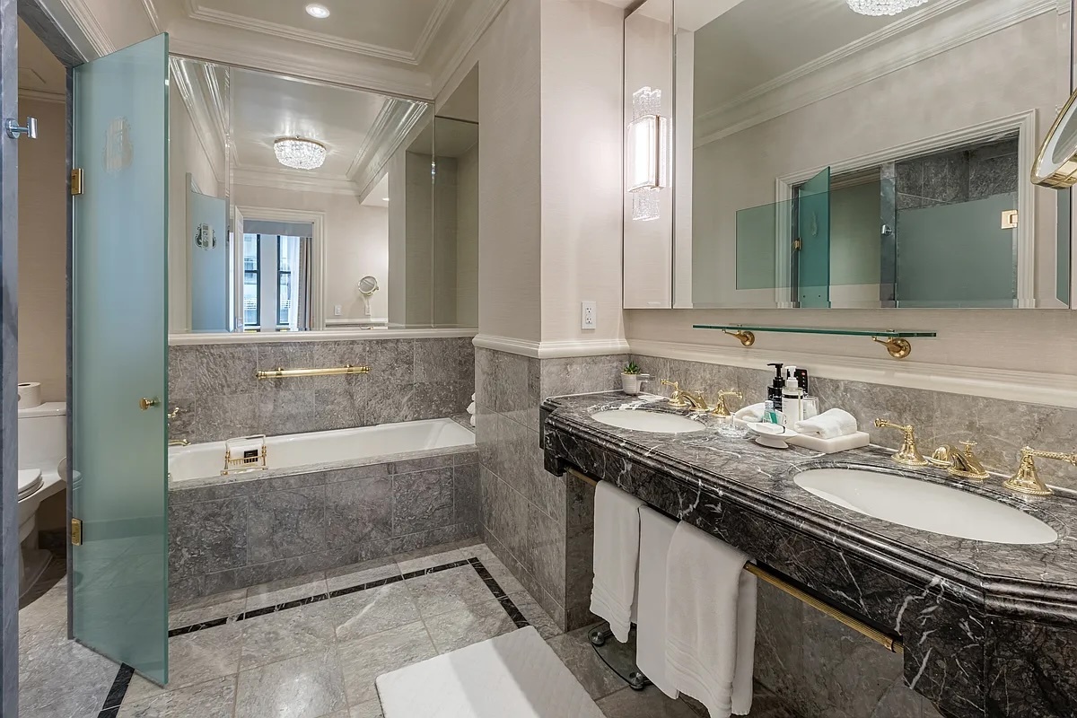 2 E 55th Street 112129