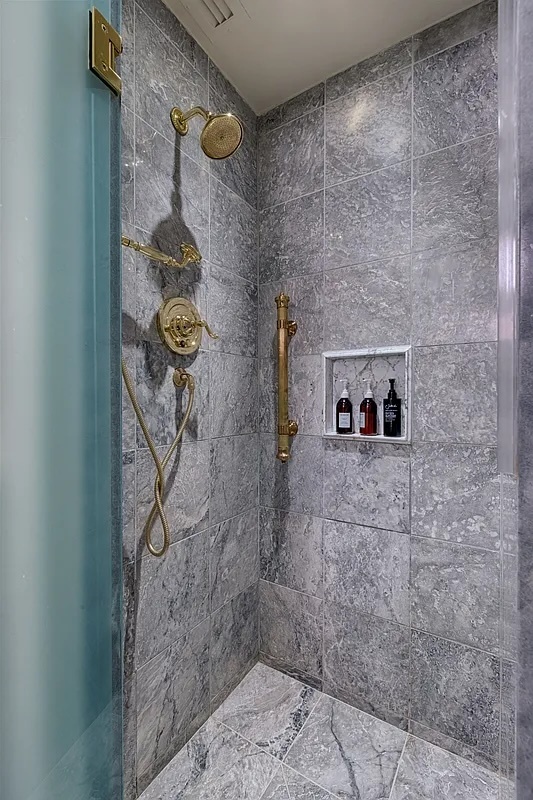 2 E 55th Street 112129