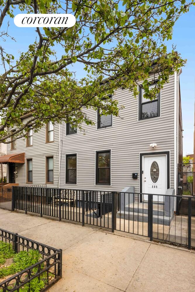 889 HERKIMER Street