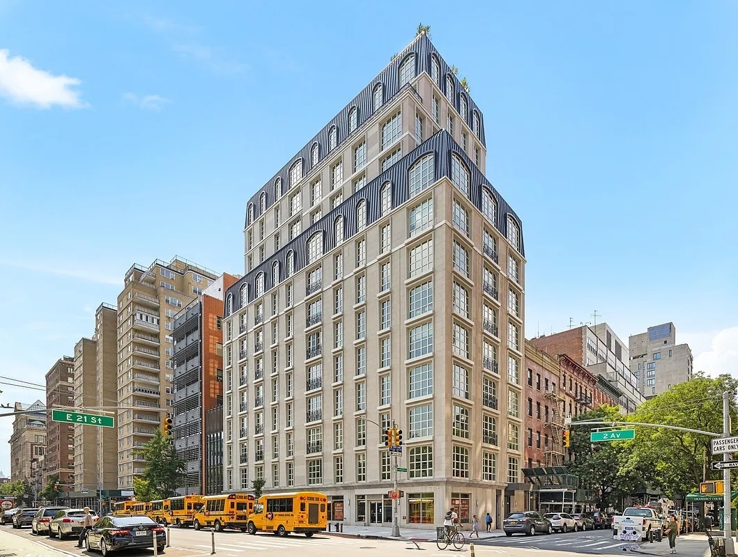 250 E 21st Street 8D