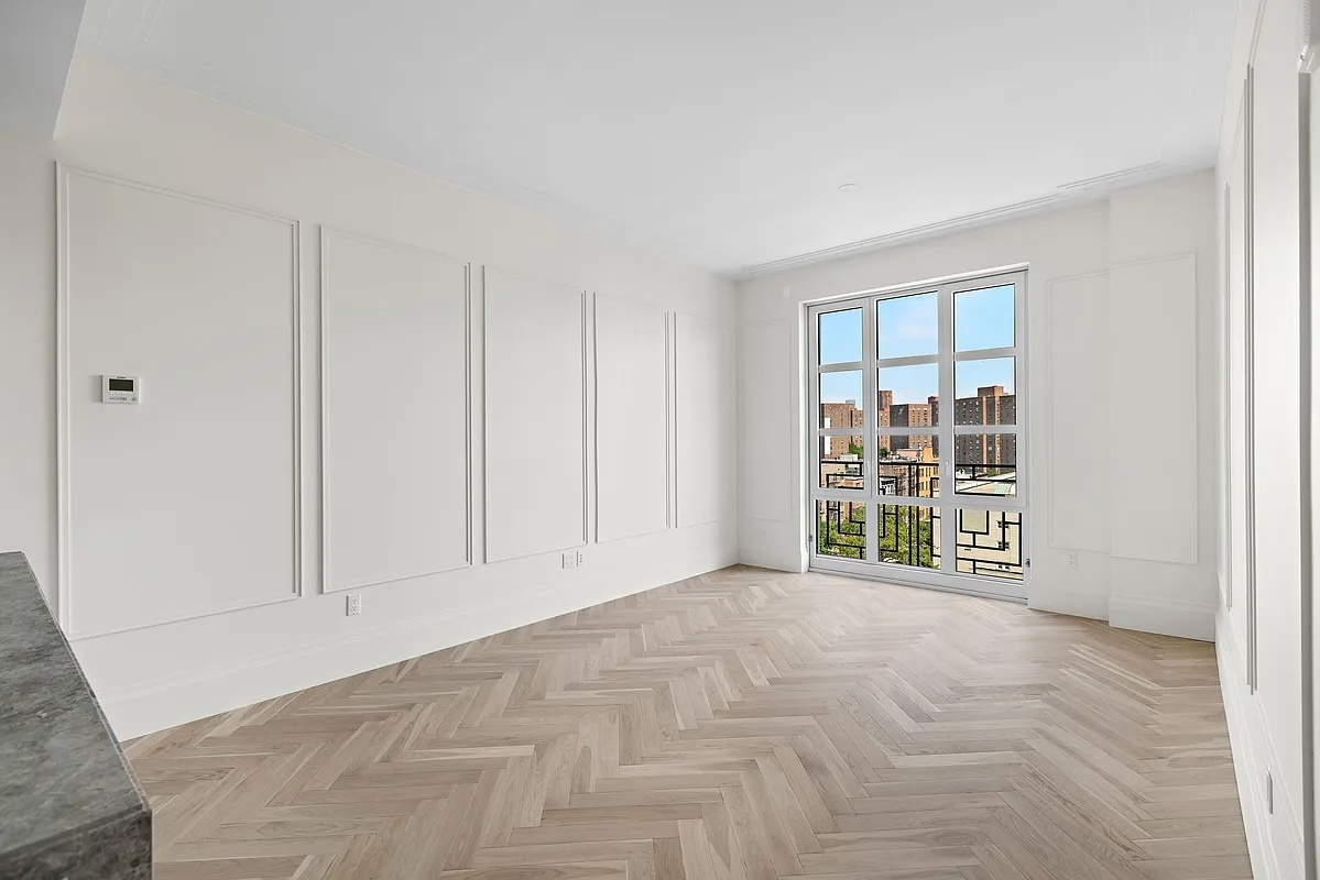 250 E 21st Street 8D