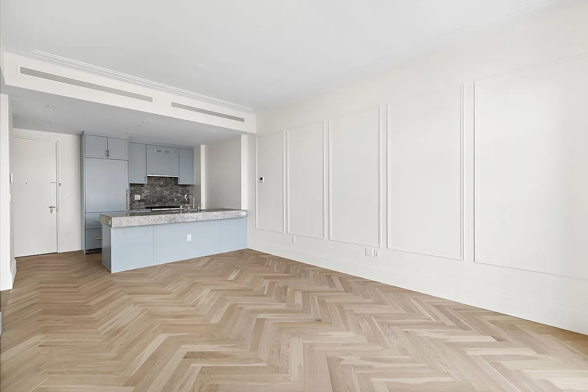 250 E 21st Street 8D