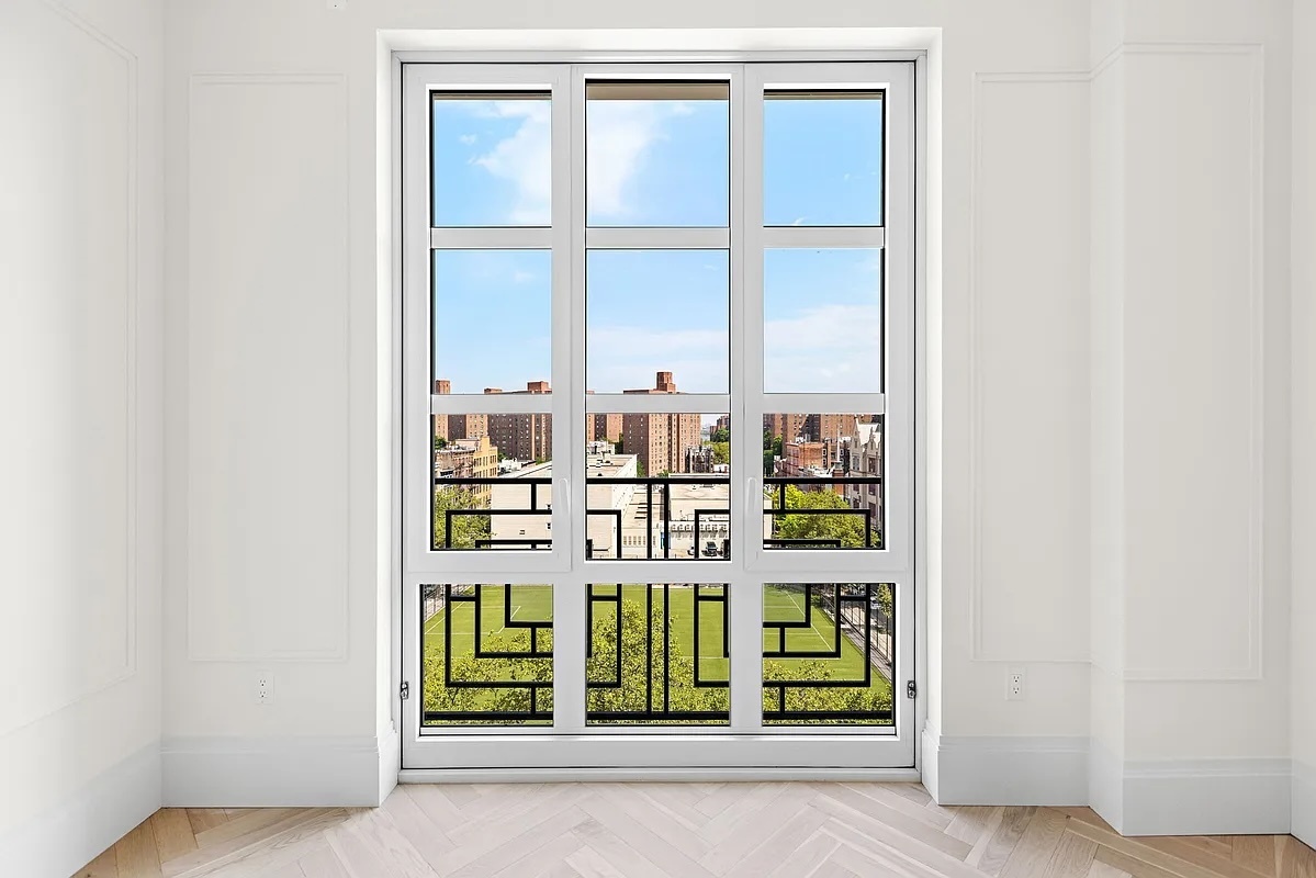 250 E 21st Street 8D