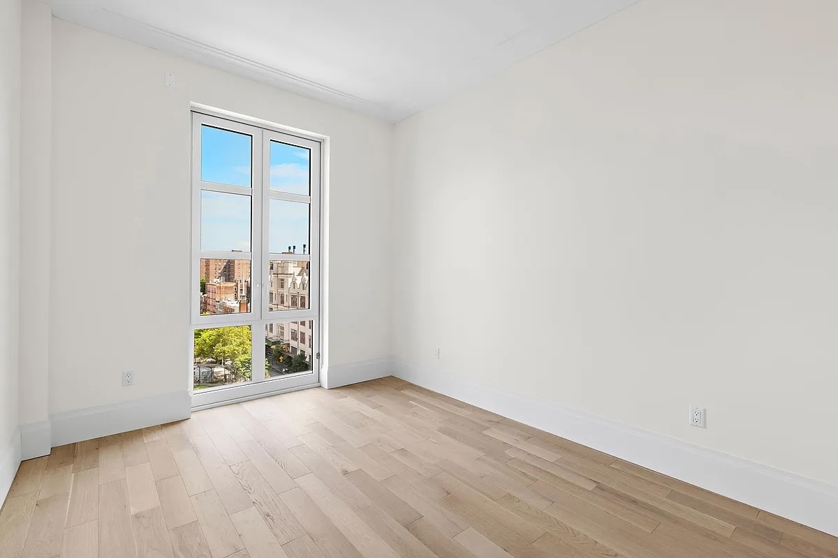 250 E 21st Street 8D