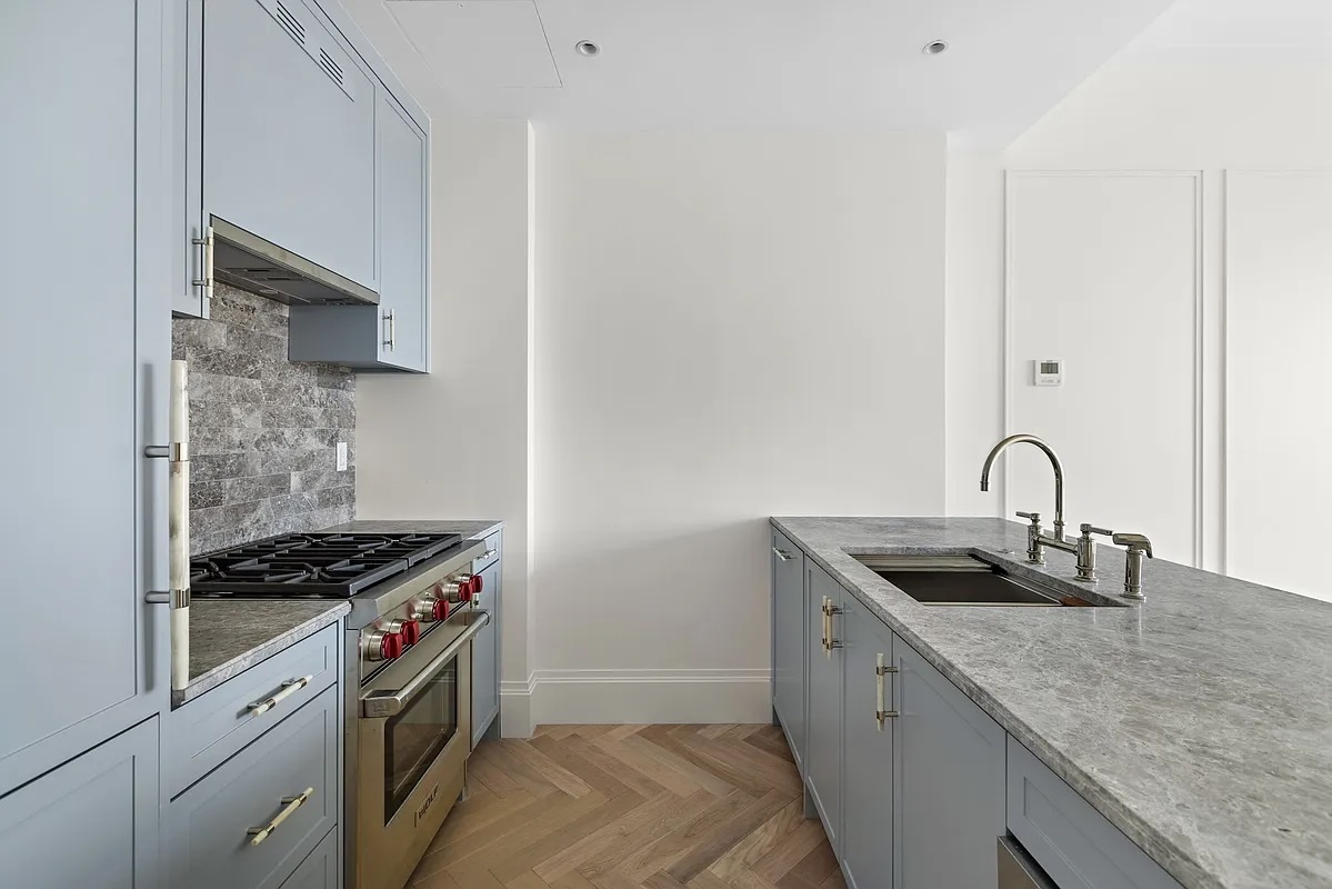 250 E 21st Street 8D