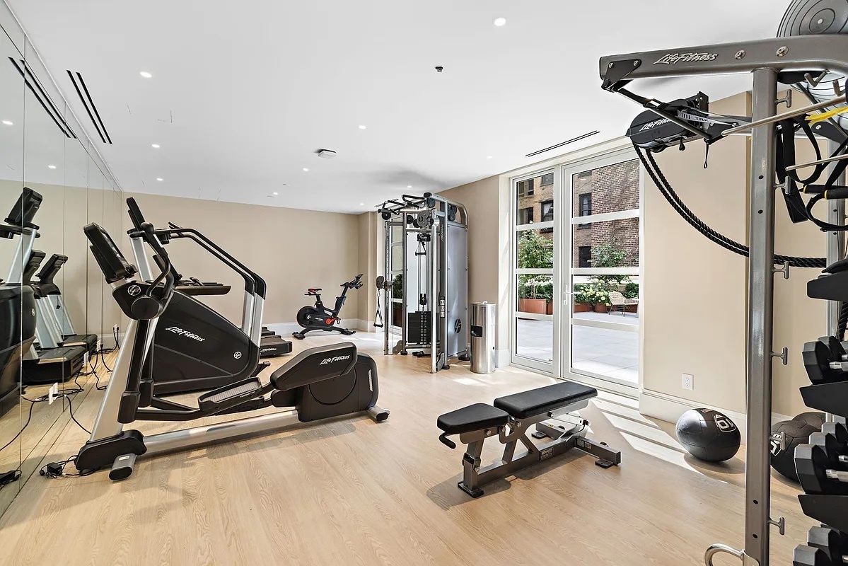 250 E 21st Street 8D