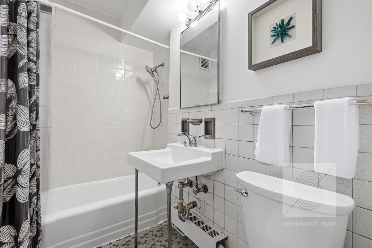 401 E 65th Street 6I
