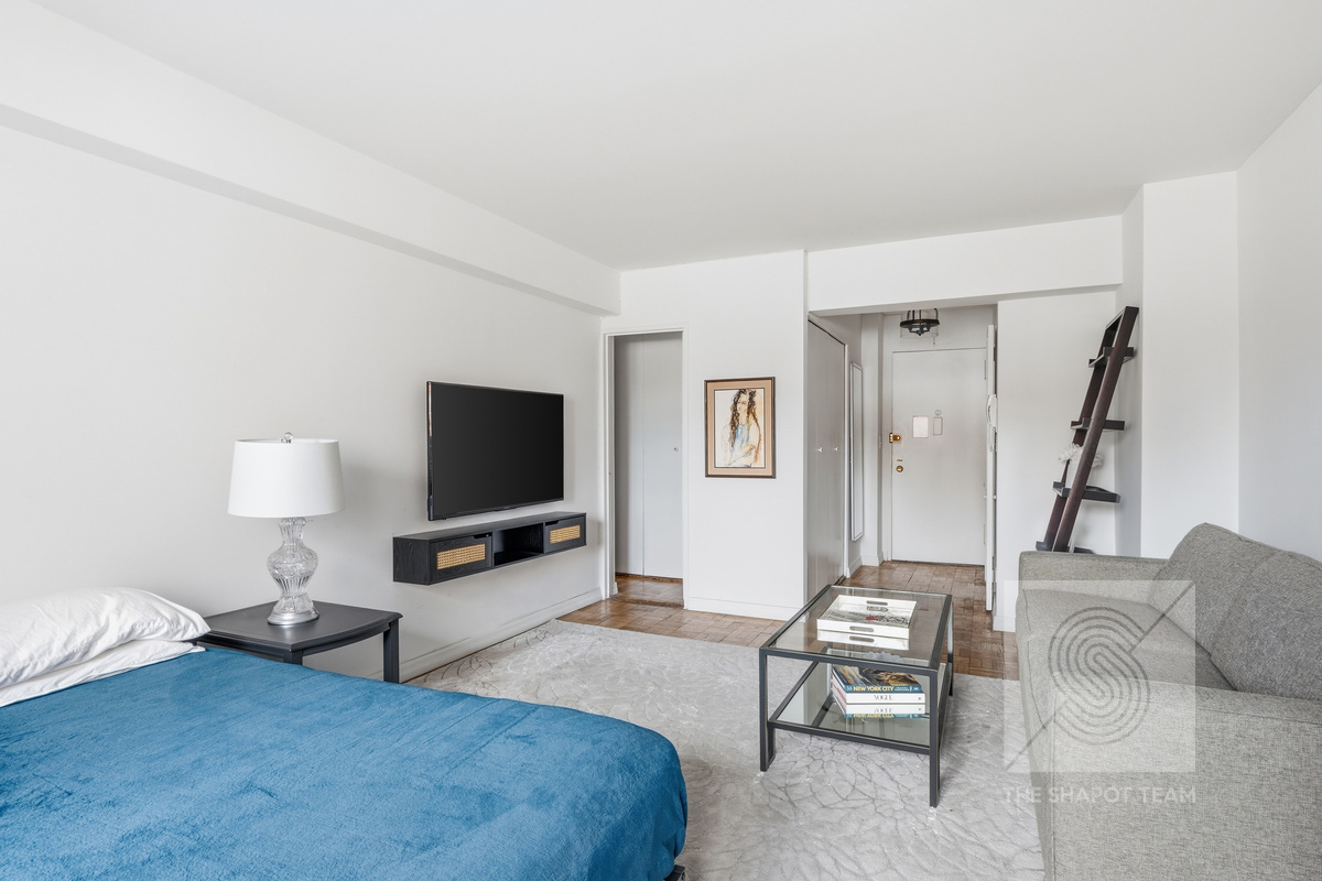 401 E 65th Street 6I