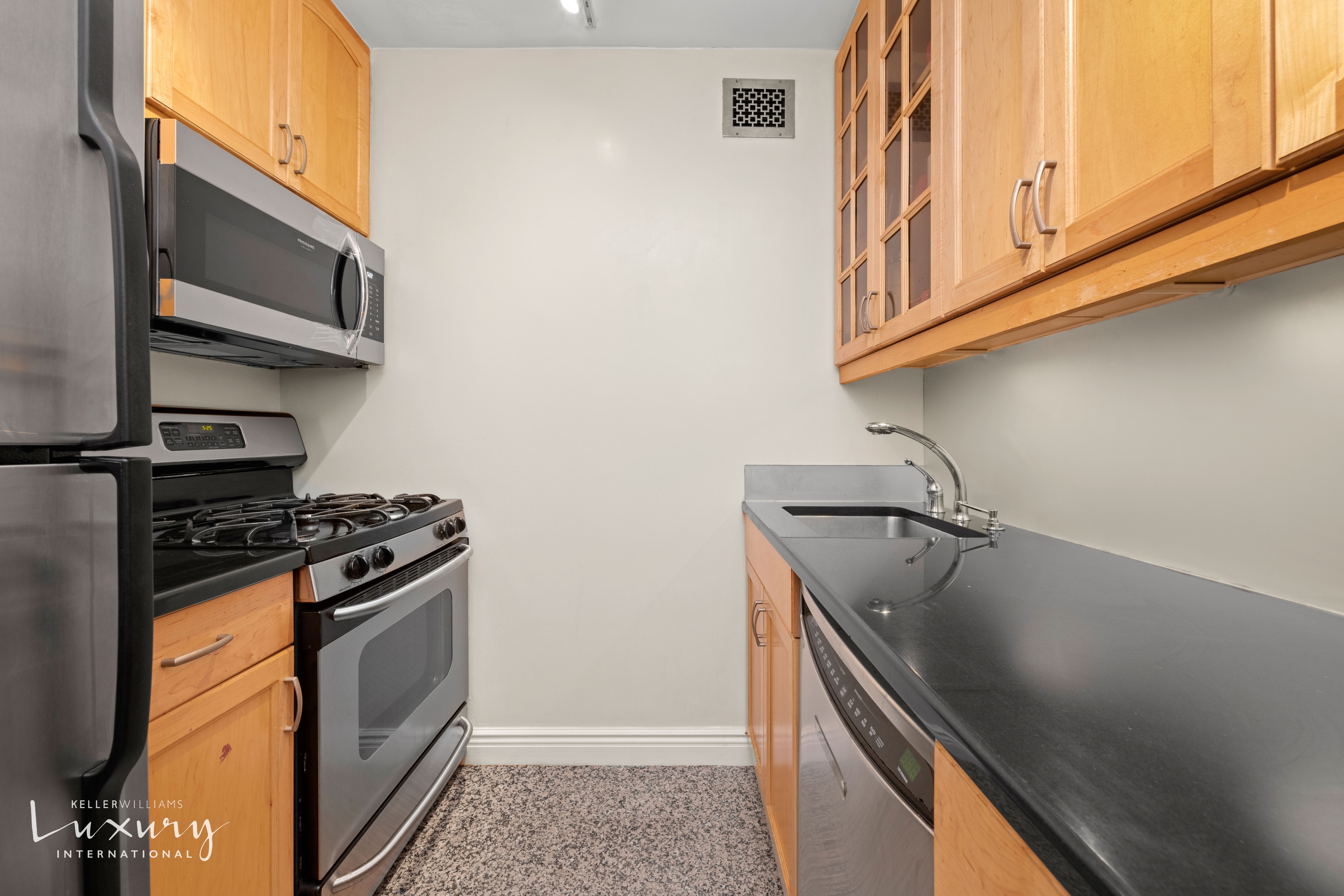 30 W 63rd Street 6T