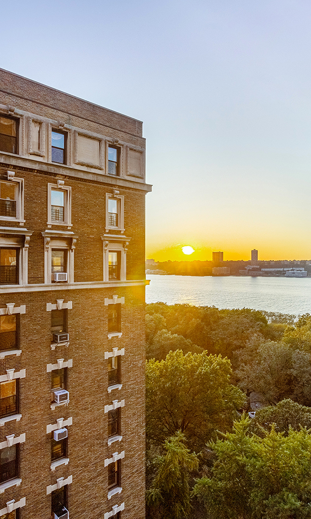 310 Riverside Drive 1110