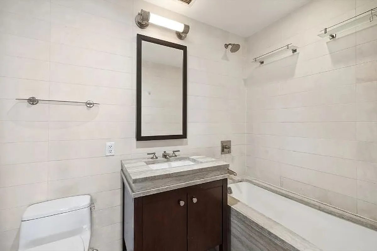 80 Riverside Boulevard 4X