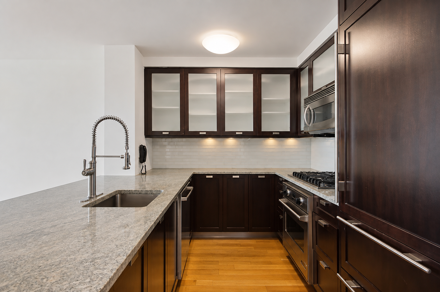 80 Riverside Boulevard 4X