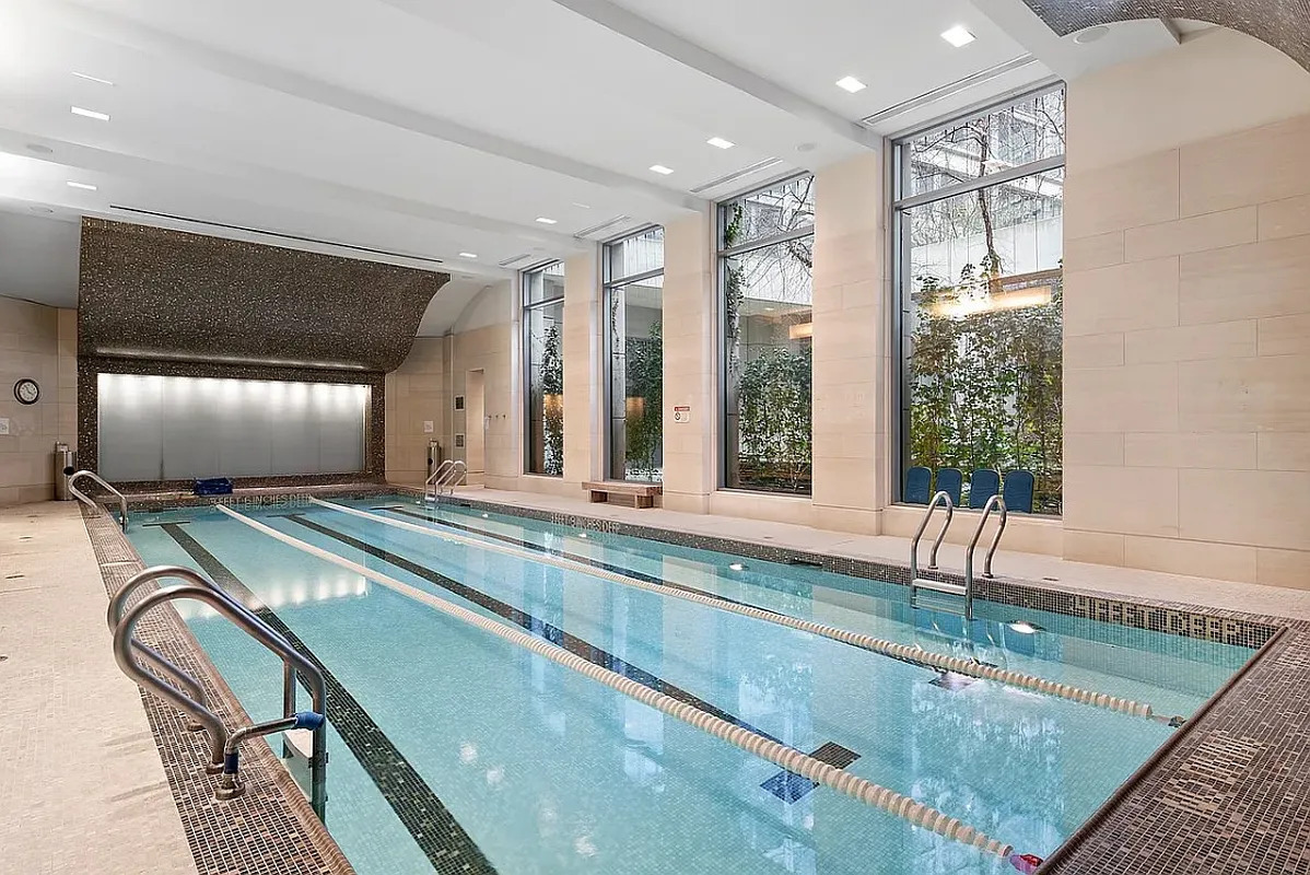 80 Riverside Boulevard 4X