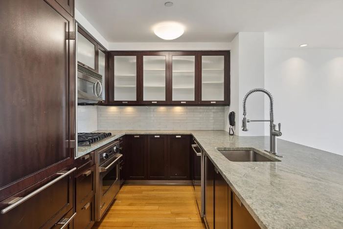 80 Riverside Boulevard 4X