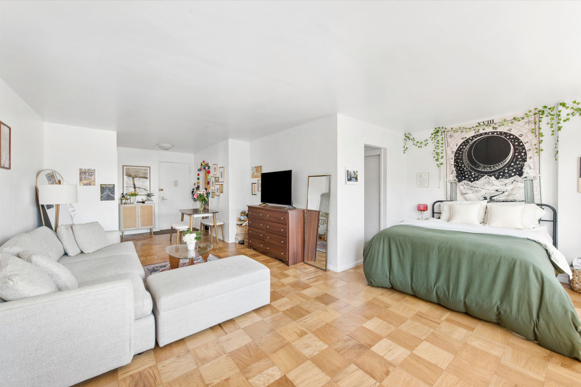205 W End Avenue 16F