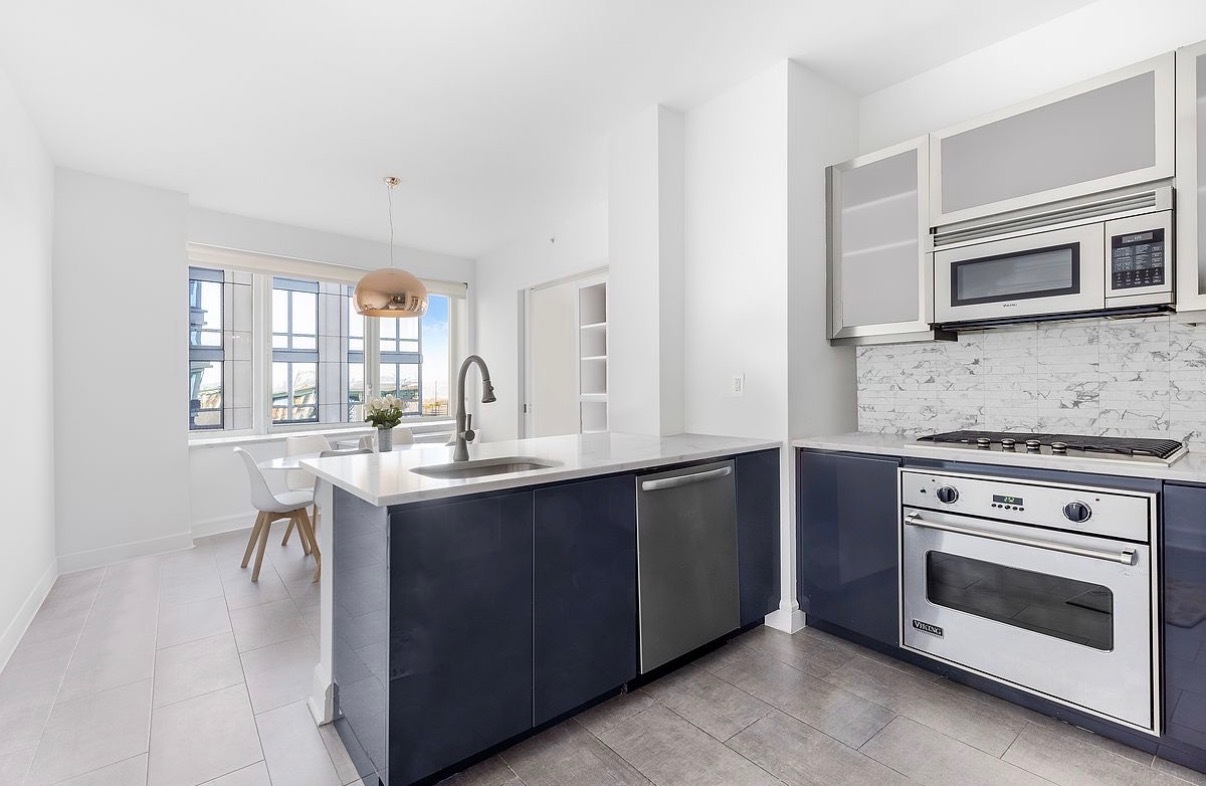 80 Riverside Boulevard 3L
