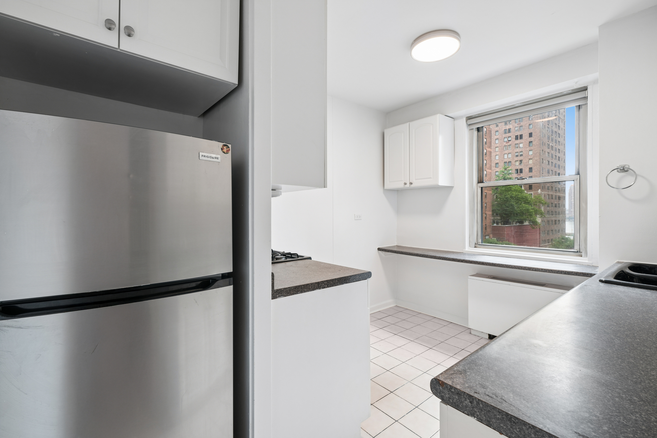 300 E 40th Street 6C