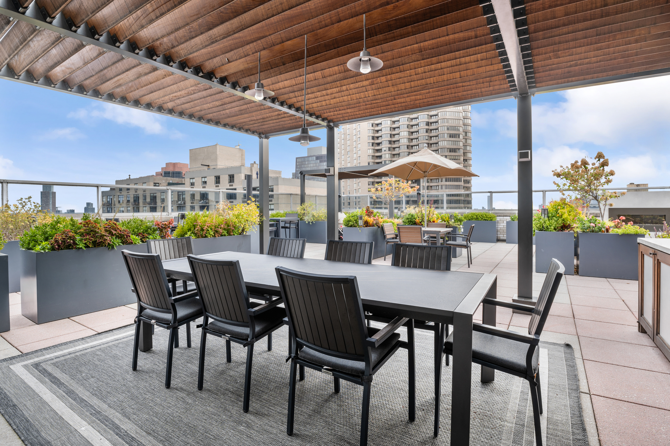 300 E 40th Street 6C