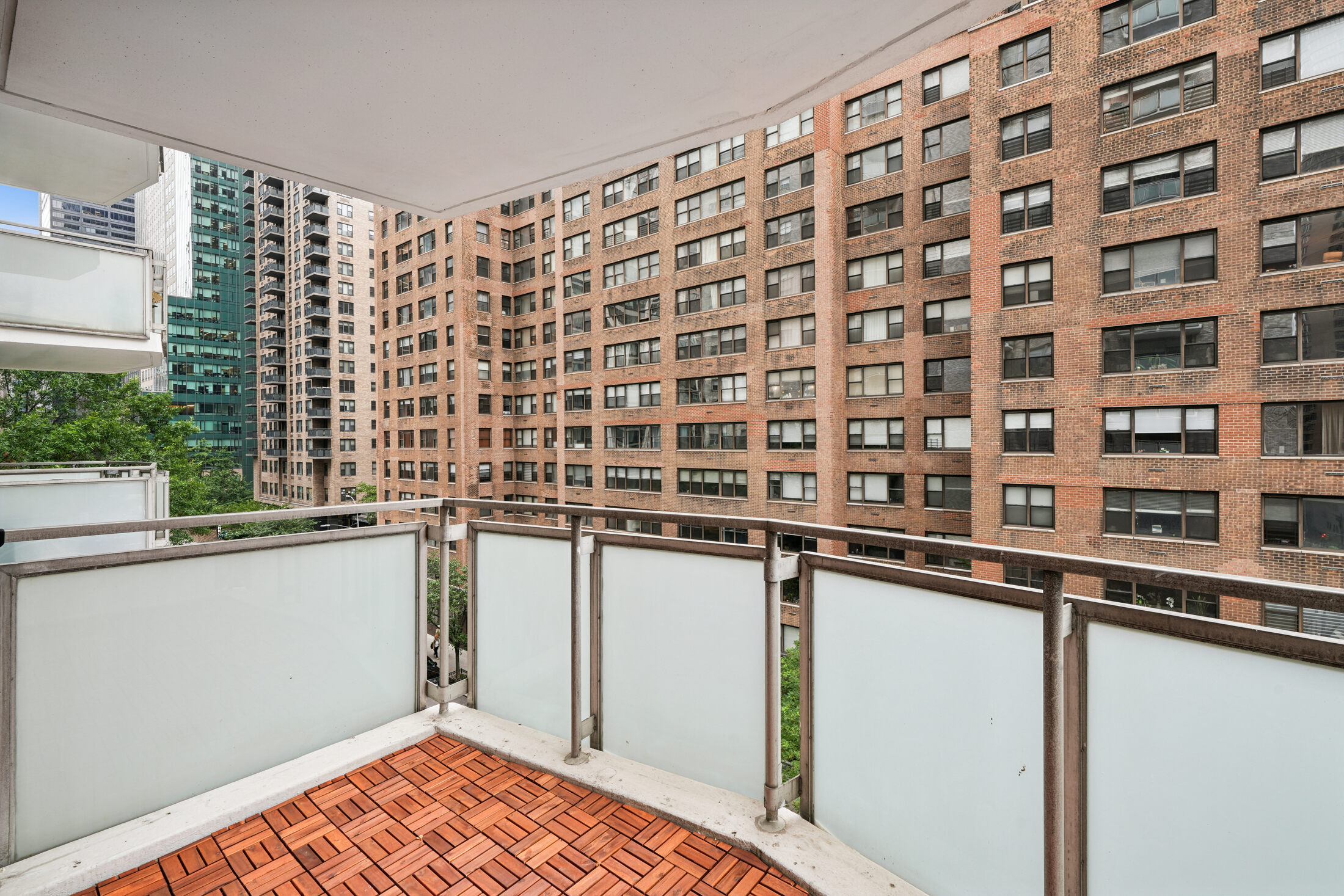 300 E 40th Street 6C
