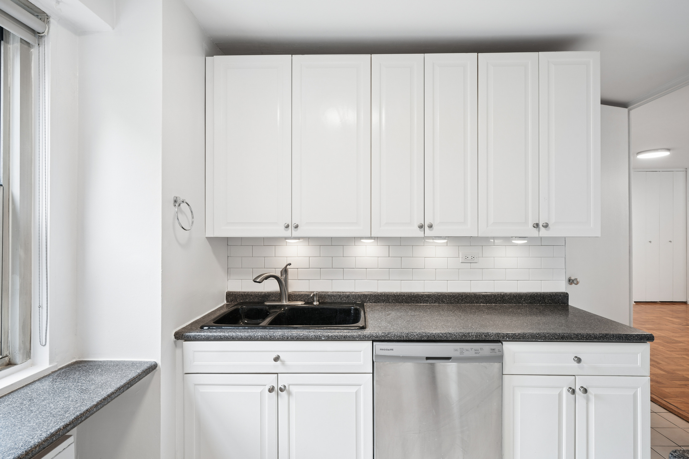 300 E 40th Street 6C
