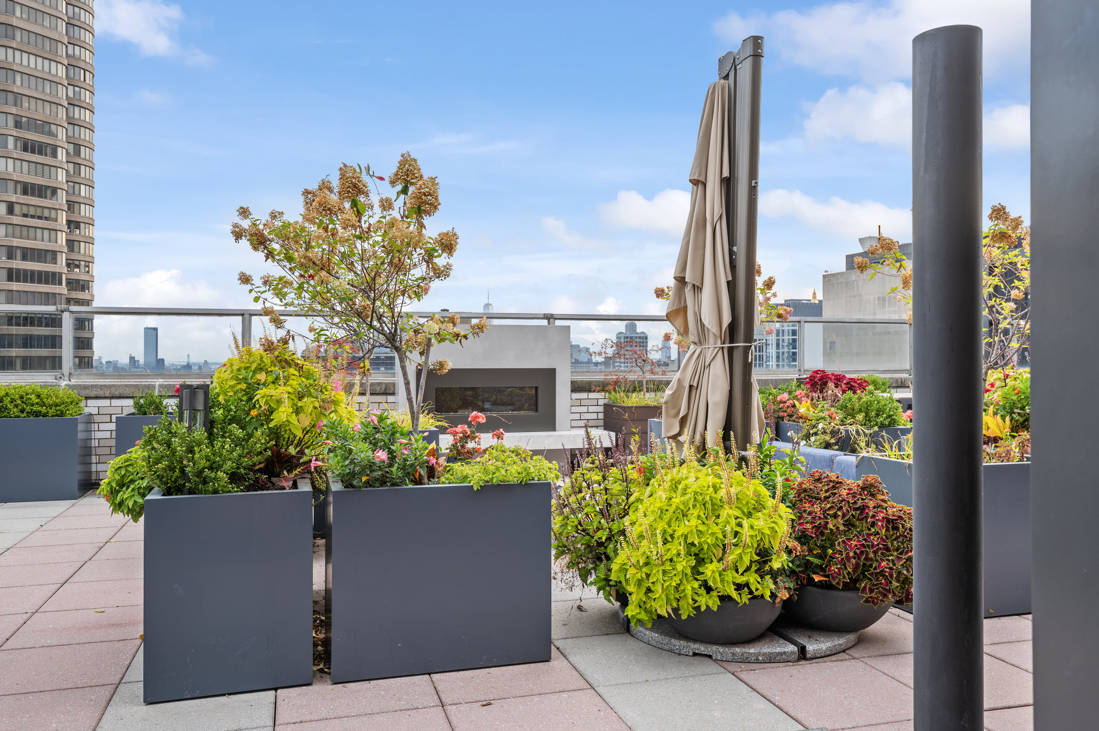 300 E 40th Street 6C