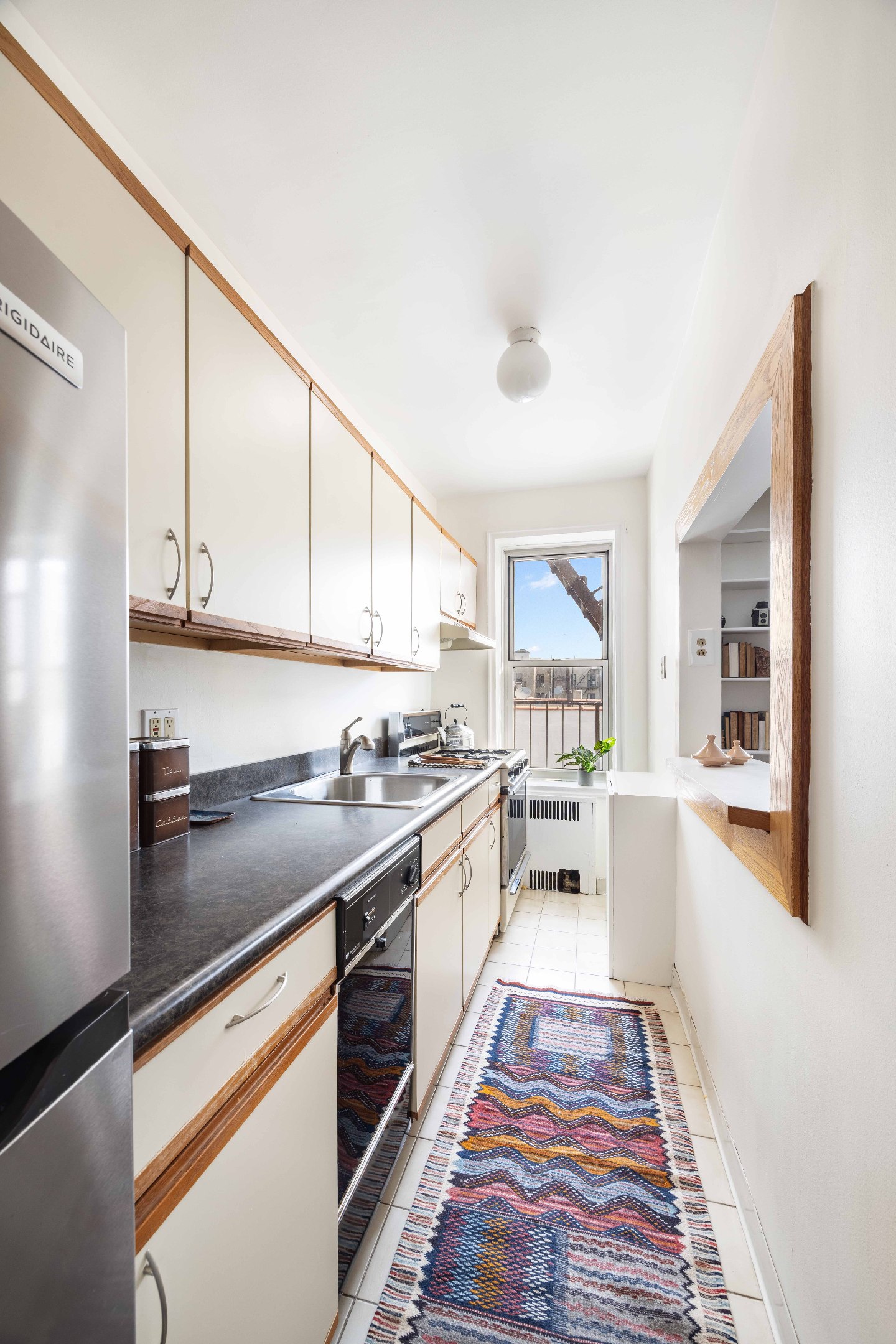 60 Plaza Street E 5M
