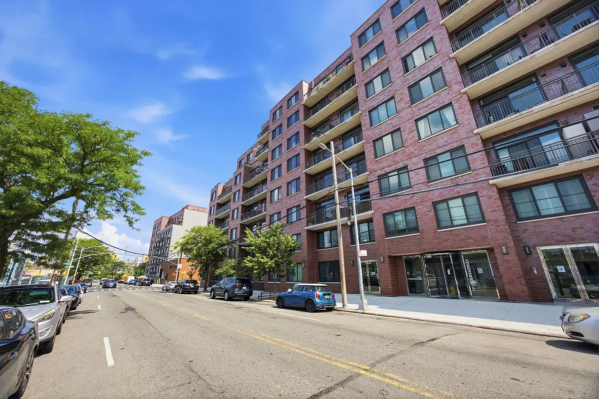 12-15 Broadway 523