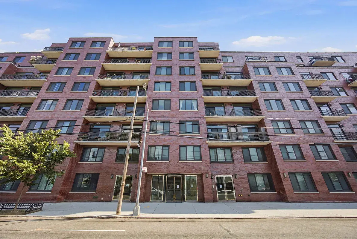 12-15 Broadway 523