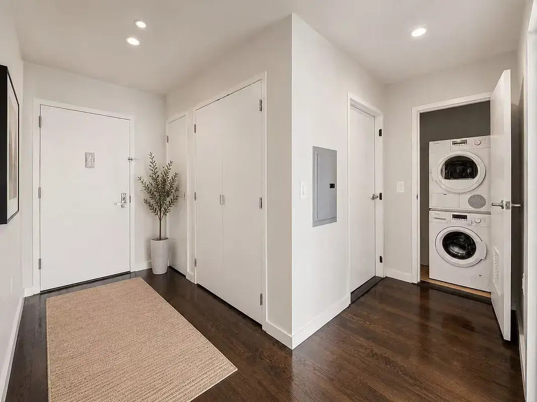 12-15 Broadway 523