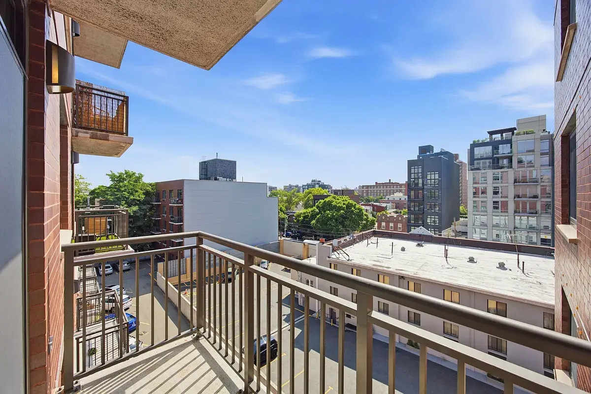 12-15 Broadway 523