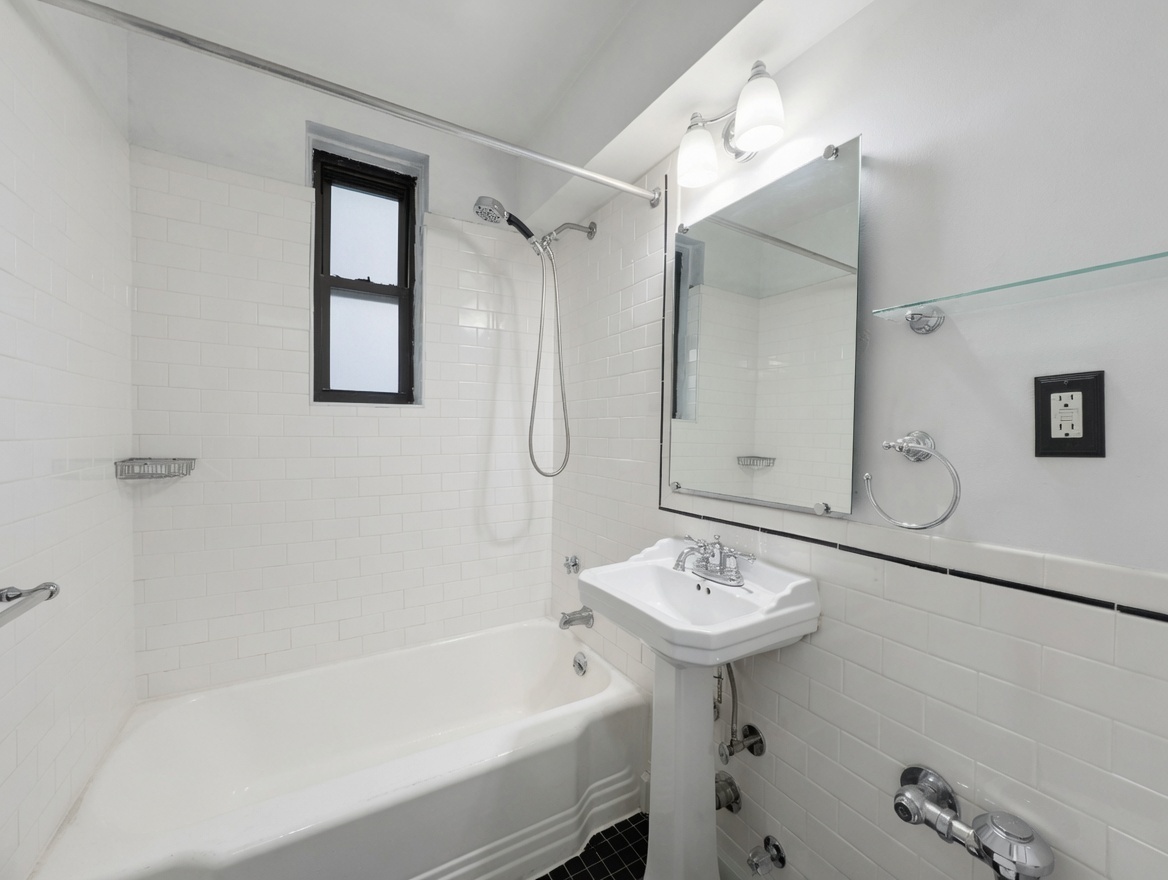 3535 Kings College Place 1E