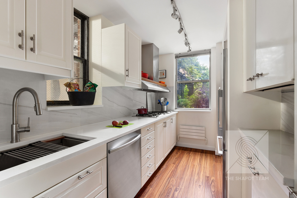 12 Beekman Place 1CD