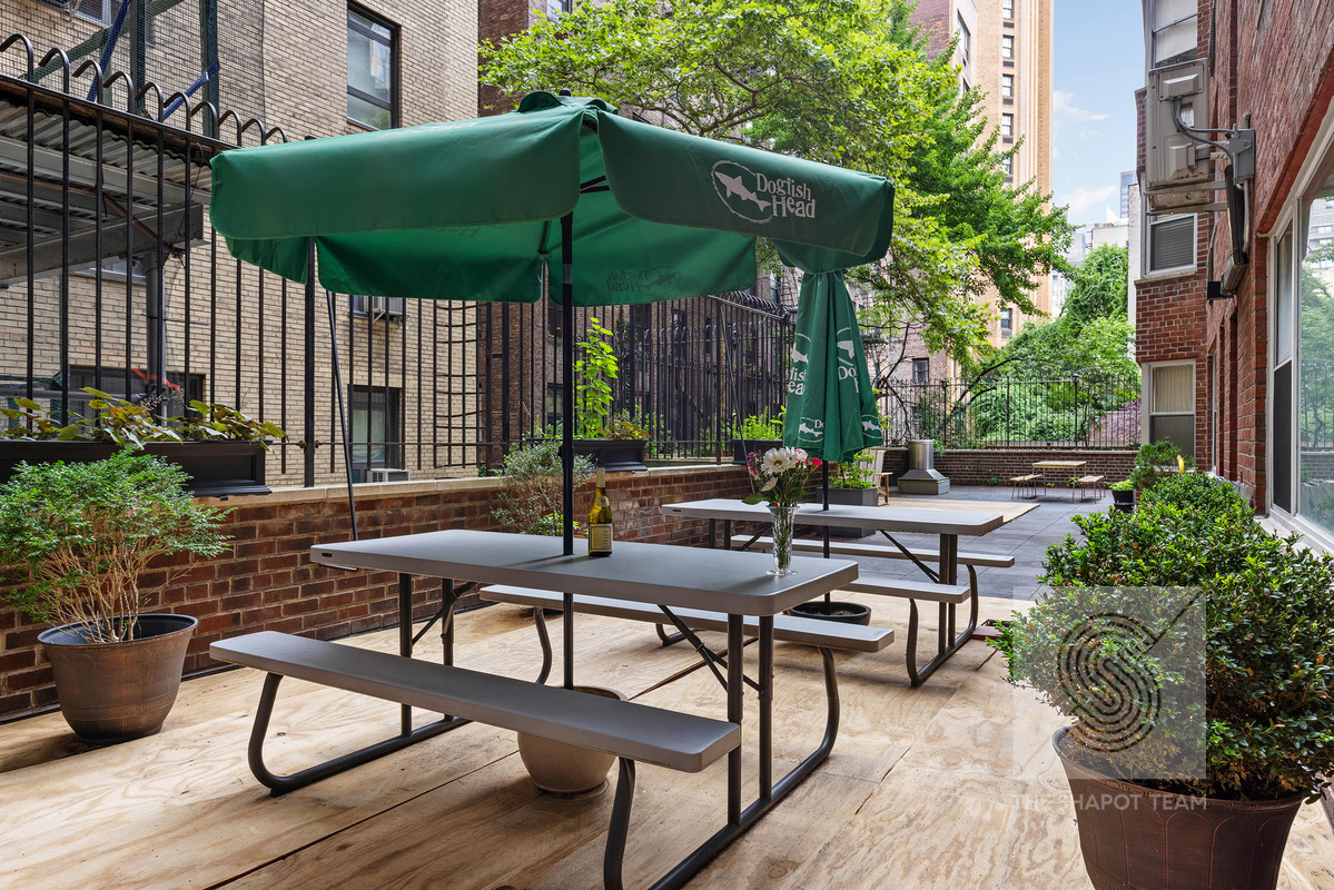 12 Beekman Place 1CD