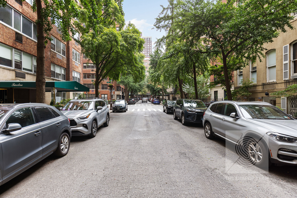 12 Beekman Place 1CD