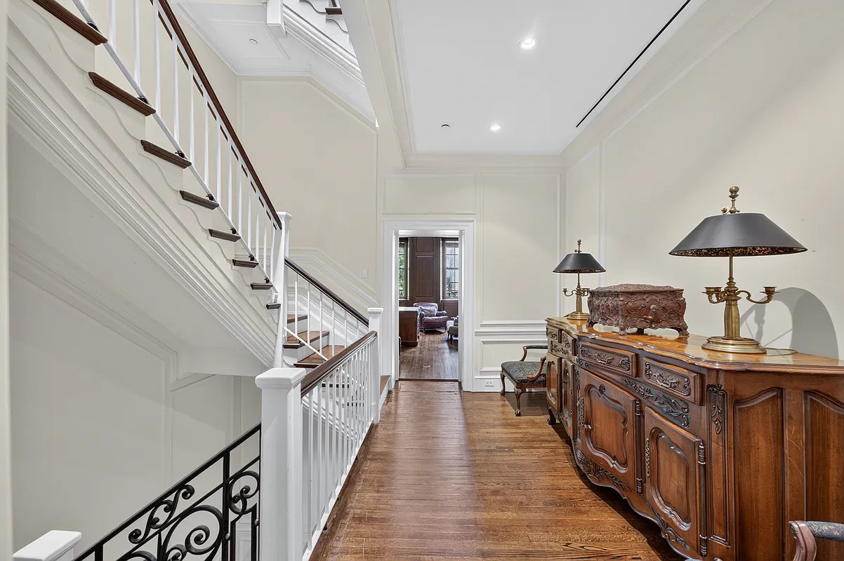 6 E 69th Street