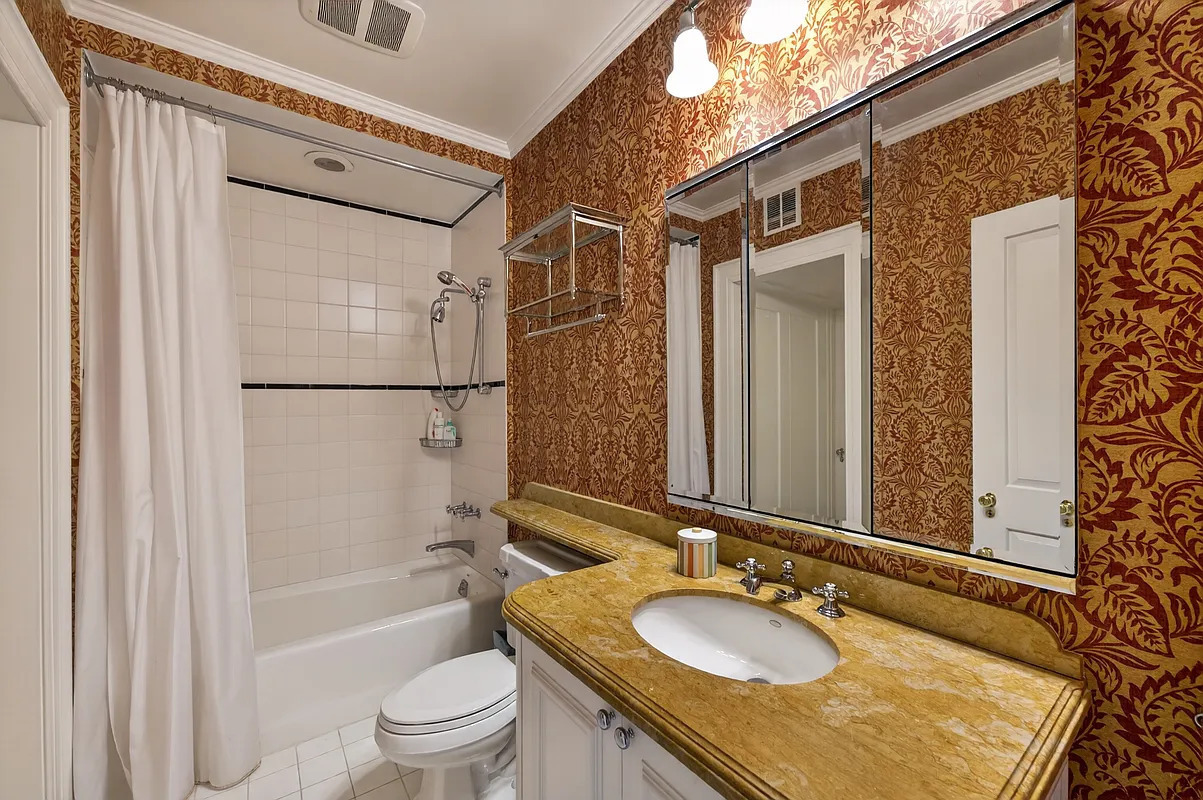 6 E 69th Street
