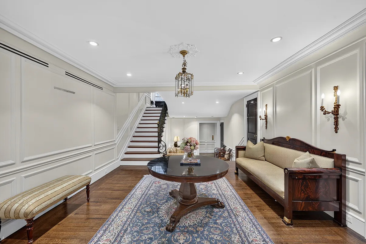 6 E 69th Street