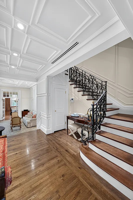 6 E 69th Street